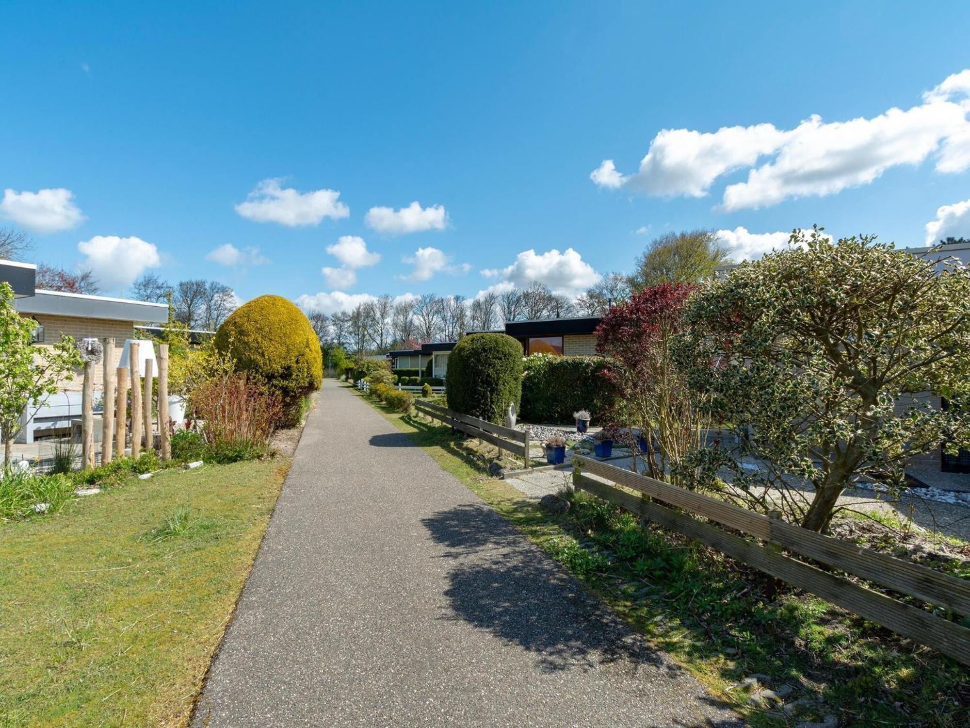 Holiday Home With Fabulous Garden Sint Maartensvlotbrug Exterior foto